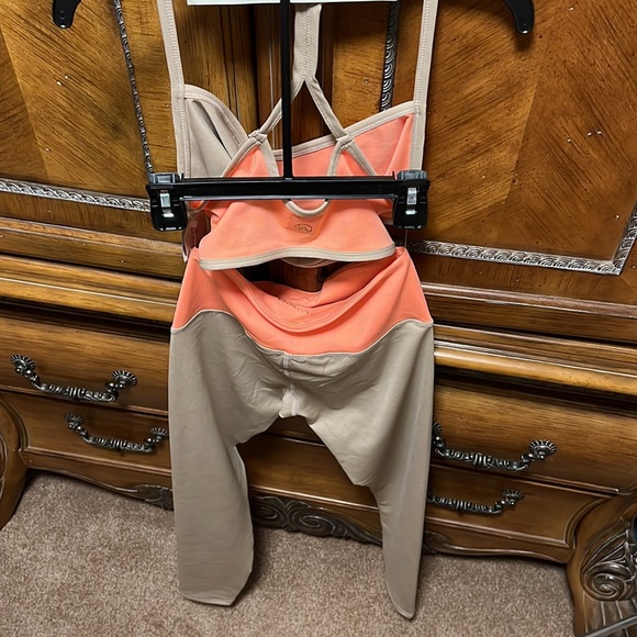 LA +Image 2 Piece Sports Bra & Leggings Performance, Breathable & Comfort Fit! - Picture 4 of 8